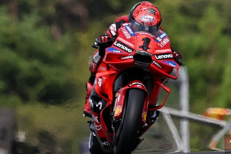 Pebalap Ducati Lenovo Team, Francesco Bagnaia Samai Rekor Valentino Rossi usai Menang di MotoGP Jepang 2024.(Foto : AFP).