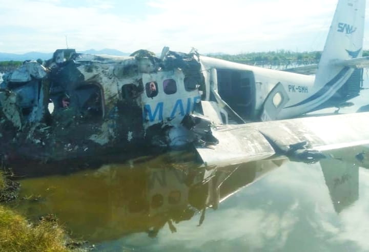 Kondisi pesawat perintis SAM Air usai mengalami kecelakaan di Bandara Pohuwato, Minggu (20/10/2024). (Foto : Ist.)