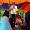 Calon Bupati Bone Bolango, Amran Mustapa saat berkampanye di Desa Ombulo Hijau, Kecamatan Bone Pantai. Program "Bela Petani dan Nelayan," yang disampaikannya disambut antusias warga. (Foto : Dok. Tim Pemenangan)