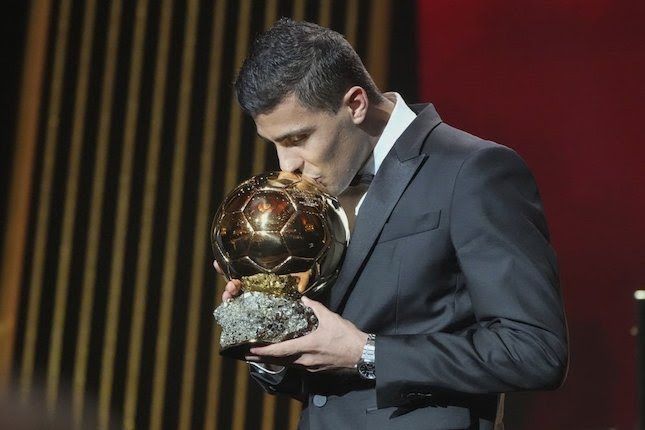 Rodri memenangkan Ballon dOr 2024.(Foto : AP Photo/Michel Euler)