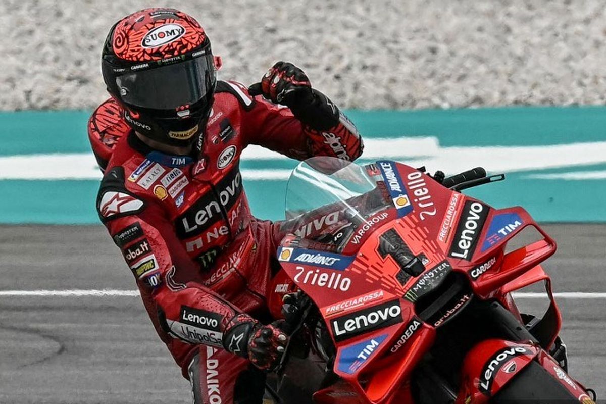 Pebalap Ducati Lenovo Team, Francesco Bagnaia Kalahkan Jorge Martin di Practice MotoGP Malaysia. ( Foto : AFP/Lillian)