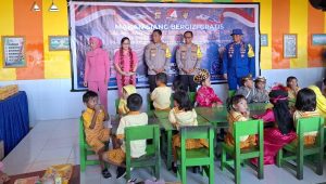 Dit Polairud Polda Gorontalo Berbagi Makan Siang untuk Siswa TK dan SD