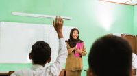 Mulai 2025, Tunjangan Sertifikasi Guru ASN dan Non-ASN Naik