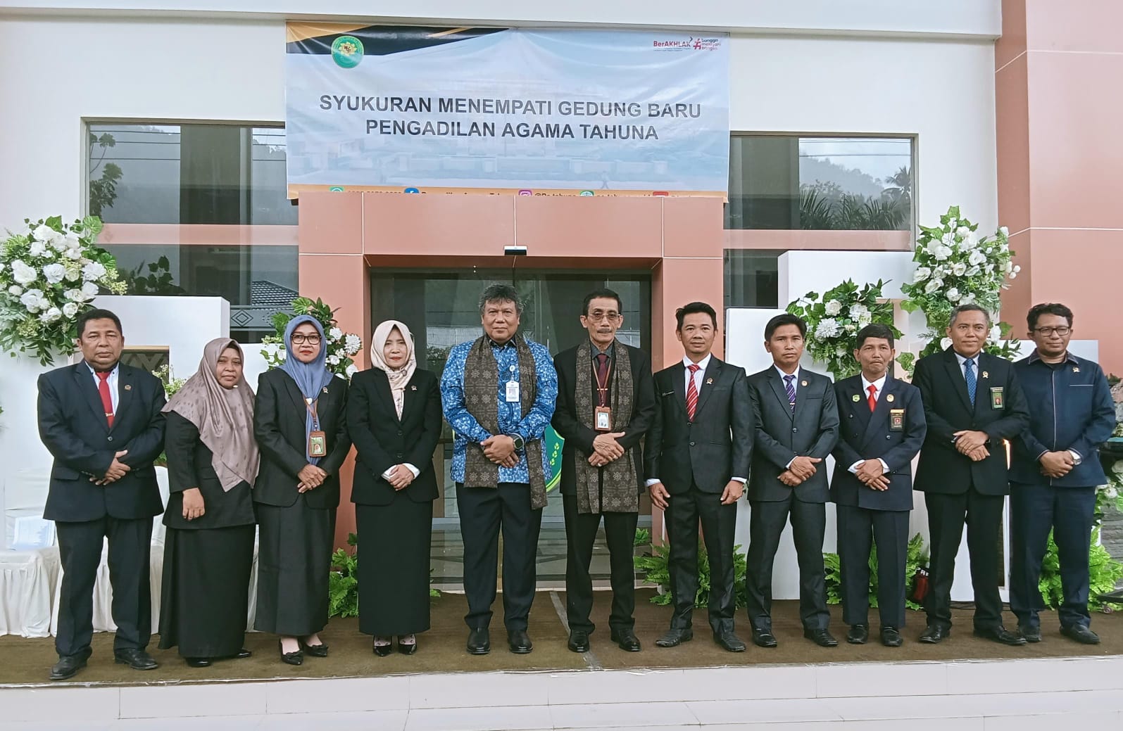 Ketua Pengadilan Tinggi Agama Manado, Drs. M. Nahiruddin bersama Pj. Bupati Sangihe, Ketua DPRD Sangihe dan unsur Forkopimda pada syukuran penggunaan gedung Pengadilan Agama Tahuna, Selasa (05/11/2024)