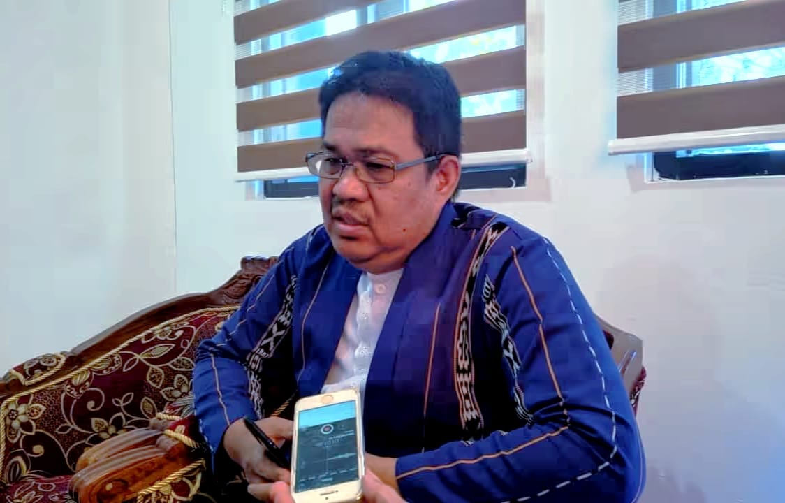 Kepala BPOM Gorontalo, Stepanus Simon Sesa saat diwawancarai awak media mengaku sudah melakukan pemeriksaan terhadap Roro dalam Kasus Skincare Ebudo.(Foto : J7/pay)
