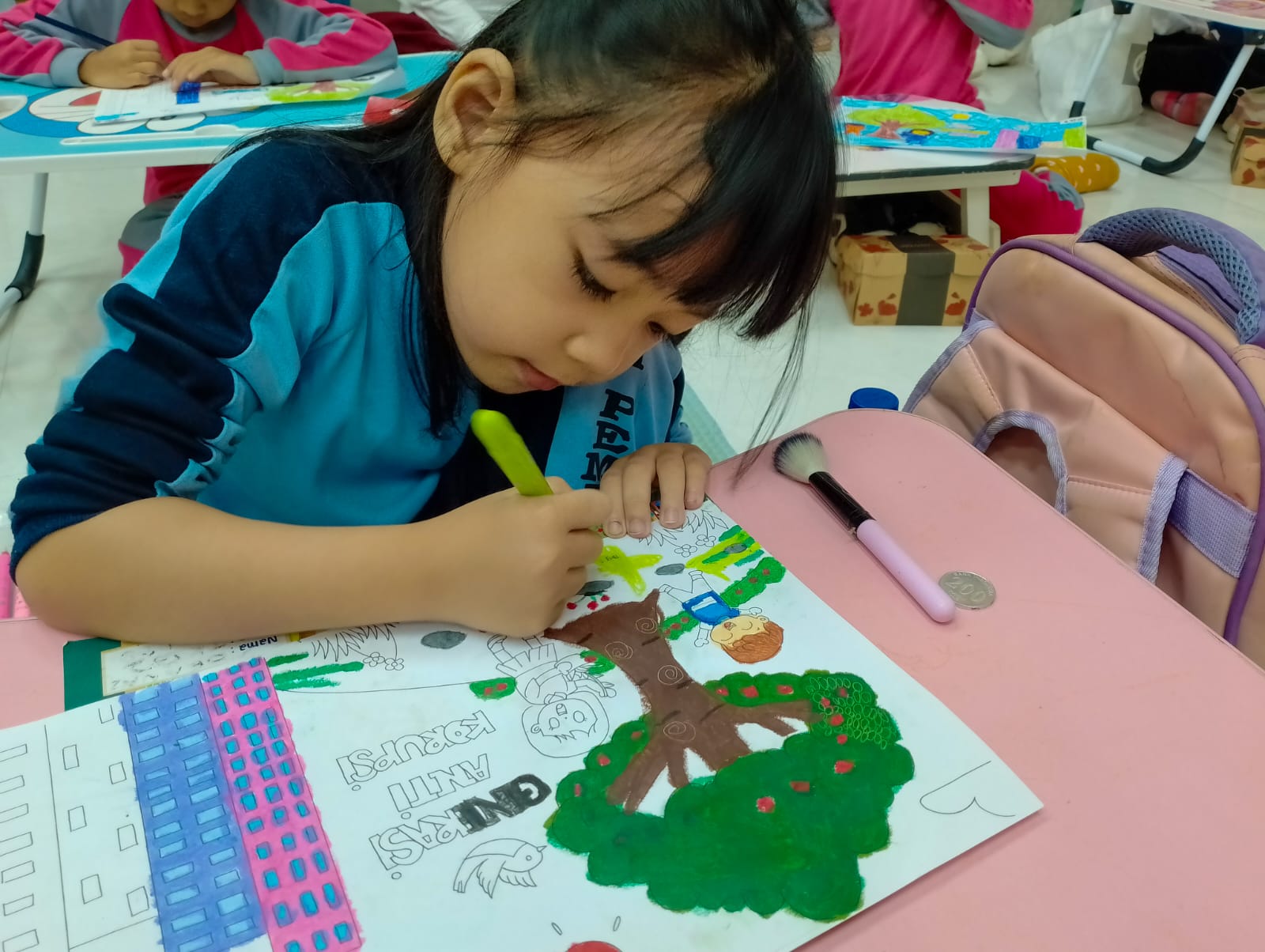 Siswa siswi Taman Kanak-kanak (TK) se-Kota Gorontalo mengikuti lomba mewarnai di Aula Integritas Inspektorat Provinsi Gorontalo, Sabtu (30/11/2024). (Foto : Diskominfotik/Winda)