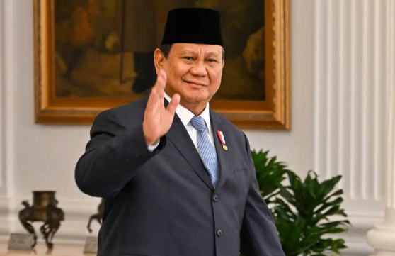 Presiden Prabowo Subianto resmi menetapkan kenaikan UMP 2025 sebesar 6,5 persen. (Foto : BAY ISMOYO/AFP)