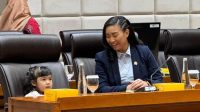 Wakil Ketua Komisi Bawa Anak ke DPR Saat Rapat, Begini Tanggapan Psikolog
