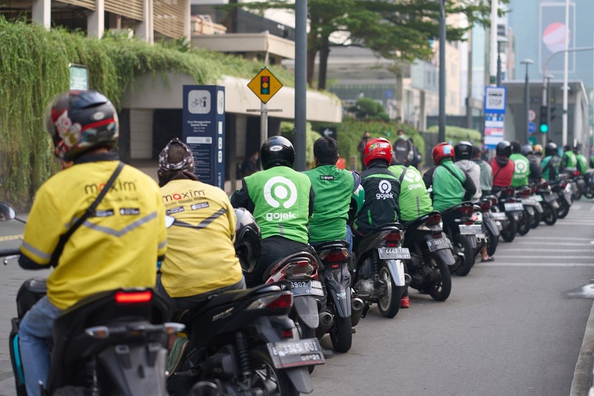 Skema Subsidi Diubah, Ojek Online Boleh Beli Pertalite.(Foto : SHUTTERSTOCK/CREATIVA IMAGES)