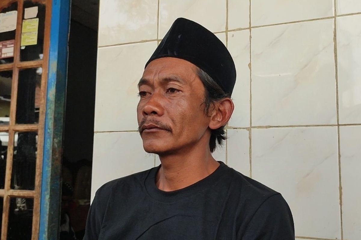 Usai Viral, Sunhaji Penjual Es Teh Diumrahkan dan Gabung Banser.(Kompas/Egadia Birru)