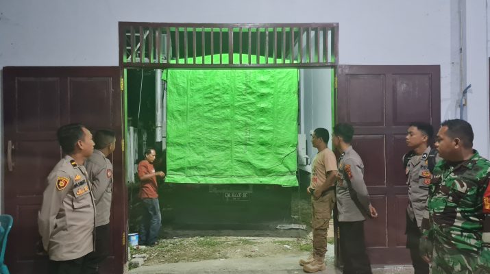 Pastikan Aman,TNI Polri Kawal Pergeseran Kotak Suara dari PPK ke KPU Kota Gorontalo. (Foto : Dok. Polri)