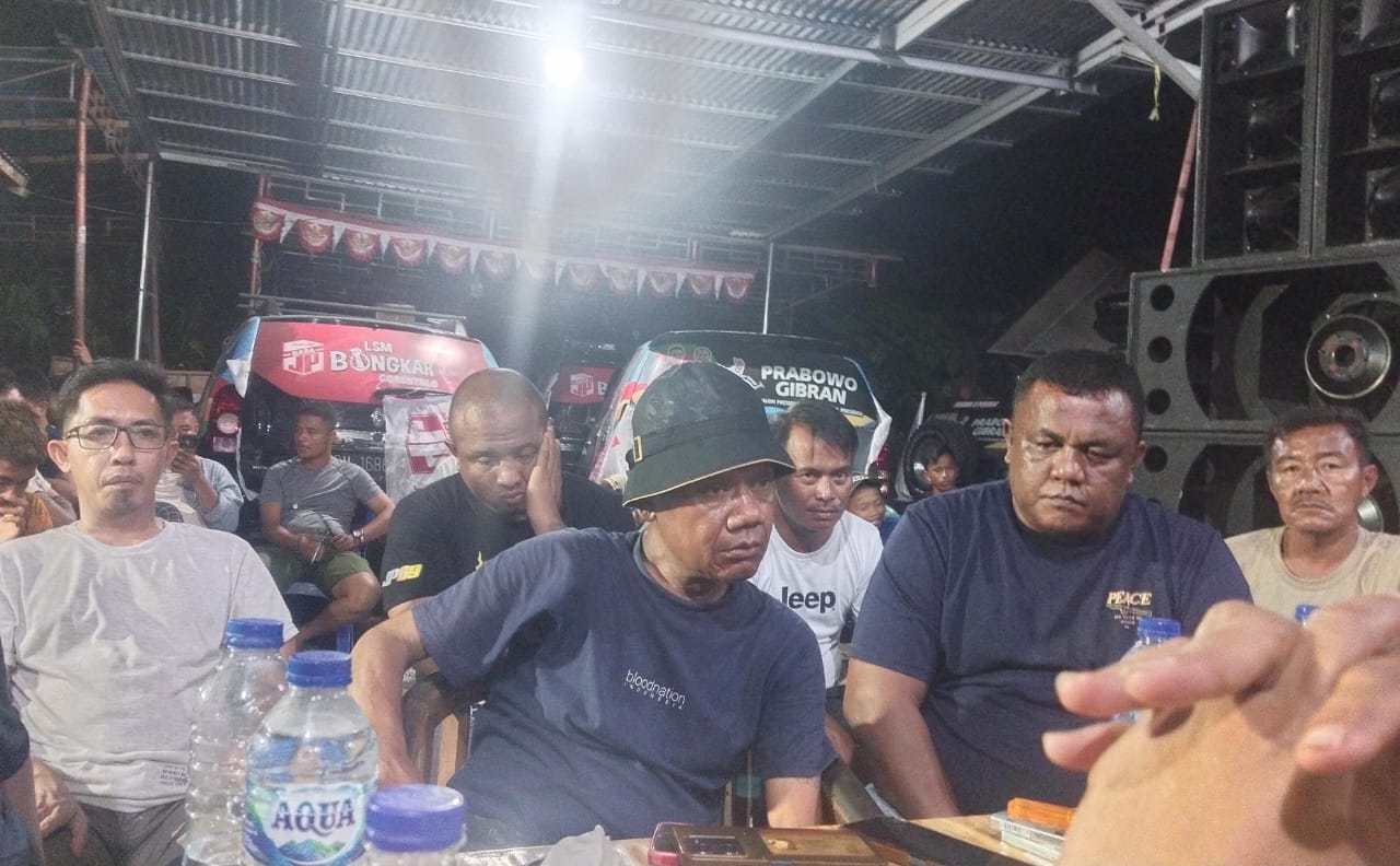 Ketua Lembaga Swadaya Masyarakat (LSM) Bongkar Provinsi Gorontal, Pungki Yusuf dalam konferensi pers yang berlangsung pada Jumat (6/12/2024). (Foto : Penagar.id)