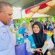 Rektor UNG, Eduart Wolok saat menghadiri pameran program kerja di SMP N 1 Telaga Biru,Kamis (12/12/24). (Foto : Dok. Mahasiswa MBKM UNG)