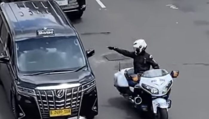 Viral Patwal Tunjuk Taksi Alphard, Dirlantas Polda Metro Jaya Minta Maaf