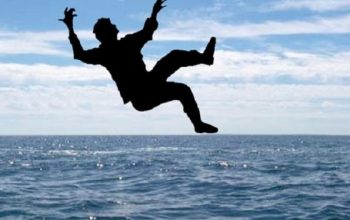 Ilustrasi. Remaja ini Nekat Lompat dari Kapal Laut, Diduga Alami Halusinasi. (Foto: Ist.)