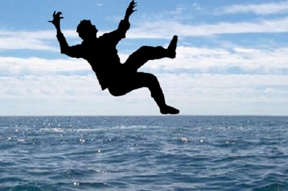 Ilustrasi. Remaja ini Nekat Lompat dari Kapal Laut, Diduga Alami Halusinasi. (Foto: Ist.)