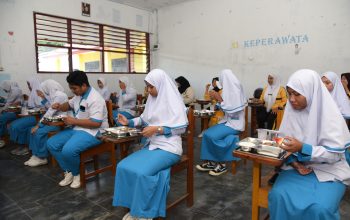 SMK Tridharma Kota Gorontalo menjadi salah satu lokasi pelaksanaan Makan Bergizi Gratis di Kota Gorontalo. (Foto : Diskominfotik)