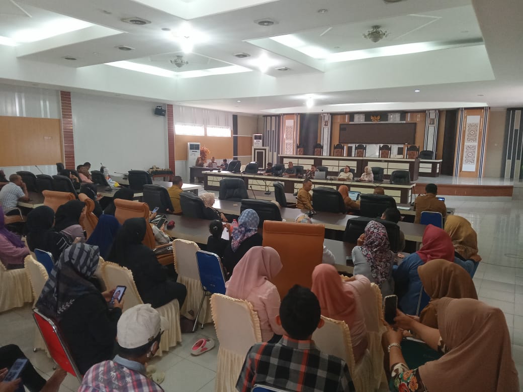 Komisi 1 DPRD Gorut menggelar pertemuan guna membahas persoalan PPPK pada Senin (13/01/2025). (Foto : Ist)