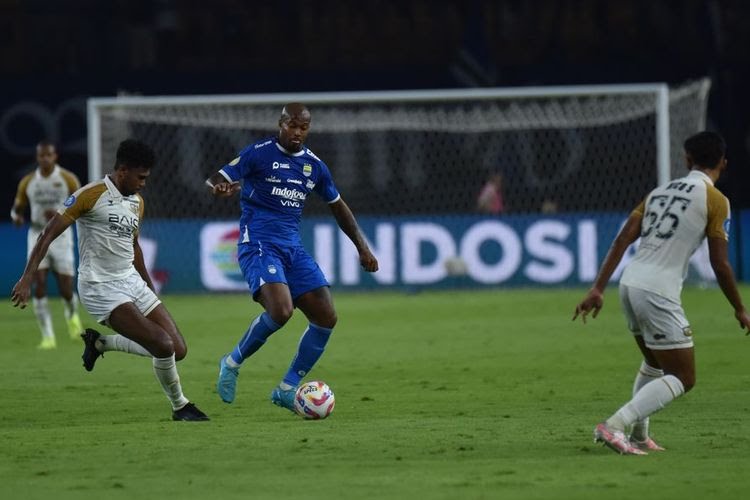 Gervane Kastaneer saat menjalani debut bersama Persib Bandung di Stadion Gelora Bandung Lautan Api (GBLA), Bandung, Jumat (17/1/2025). (Foto : Dok. Persib)