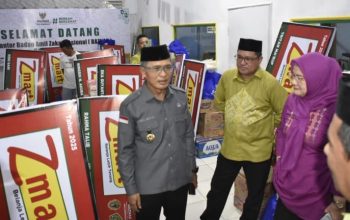 Penjabat (Pj) Wali Kota Gorontalo, Ismail Madjid di halaman Kantor BAZNAS Kota Gorontalo.(Foto : gorontalokota.go.id)