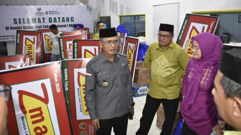 Penjabat (Pj) Wali Kota Gorontalo, Ismail Madjid di halaman Kantor BAZNAS Kota Gorontalo.(Foto : gorontalokota.go.id)