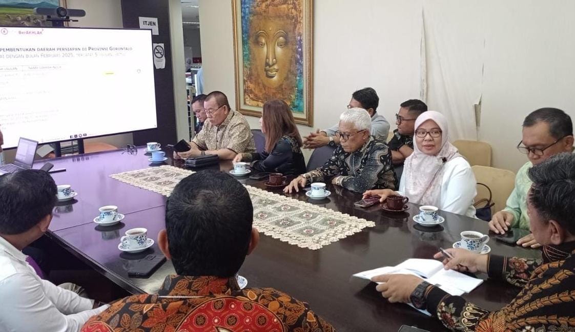 Komisi I DPRD Provinsi Gorontalo melakukan audiens langsung dengan Kemendagri guna memperjuangkan pembentukan Daerah Otonomi Baru (DOB) Bone Pesisir. (Foto : Dok. Ist.)
