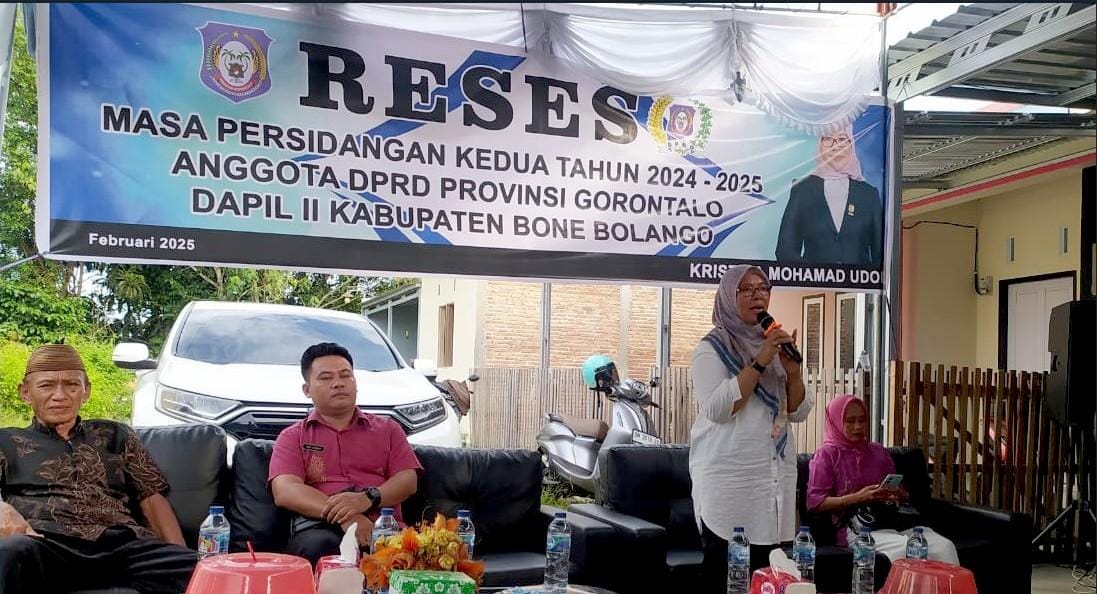 Anggota DPRD Provinsi Gorontalo, Femmy Udoki saat menggelar reses di Kecamatan Suwawa. (Foto : Dok. Istimewa)