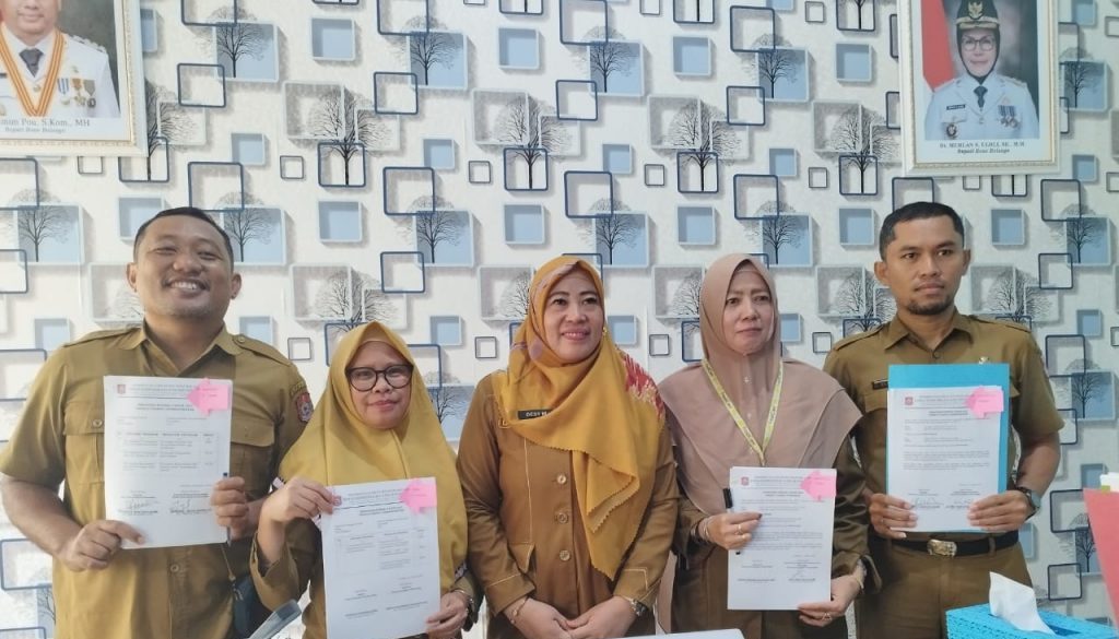 Kepala Dinas Komunikasi dan Informatika (Diskominfo) Kabupaten Bone Bolango, Misnawaty Wantogia (tengah). (Foto : Dok. Humas)