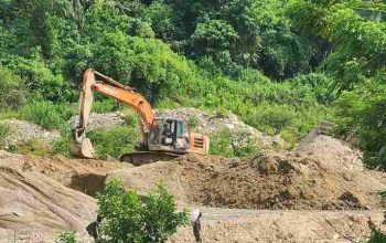 Alat berat yang sedang beroperasi di Penambangan Emas Tanpa Izin (PETI) di Desa Balayo, Kecamatan Patilanggio. (Foto: Dok. Ist.)