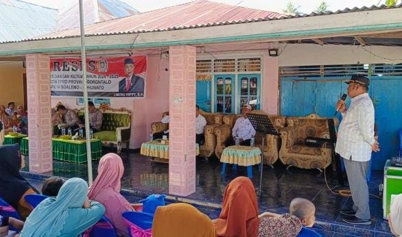 Anggota DPRD Provinsi Gorontalo, Limonu Hippy, melaksanakan reses di Desa Duhiadaa, Kecamatan Duhiadaa, Kabupaten Pohuwato pada Rabu (12/2/2025). (Foto : Humas DPRD)