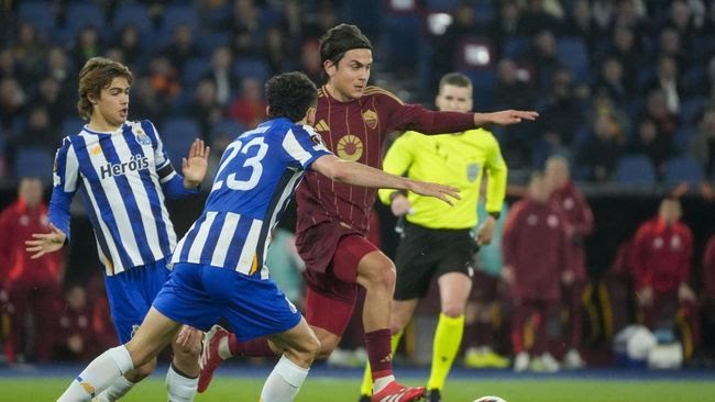 AS Roma menjadi salah satu tim yang melaju setelah pertarungan ketat melawan FC Porto. (Foto : AP/Gregorio Borgia)