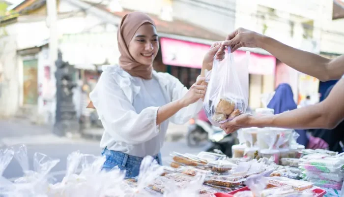 Jangan Asal Beli! Begini Cara Memilih Takjil yang Aman dan Sehat
