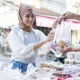 Ilustrasi membeli takjil yang aman dan sehat. (Foto: Shutterstock)