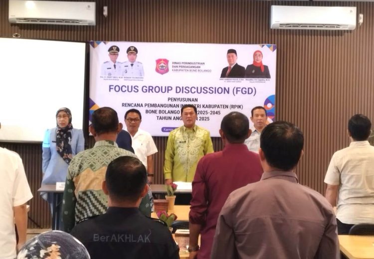 Suasana Forum Group Discussion (FGD) penyusunan RPIK Bone Bolango 2025-2045 yang berlangsung di Café & Resto Naffil, Kamis (27/2/2025).(Foto : Dok. Kominfo)