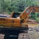 Satu unit alat berat jenis ekskavator yang diduga beroperasi di wilayah PETI di Kabupaten Gorontalo dipasangi police line, Rabu (12/3/2025). (Foto : Dok. Istimewa)