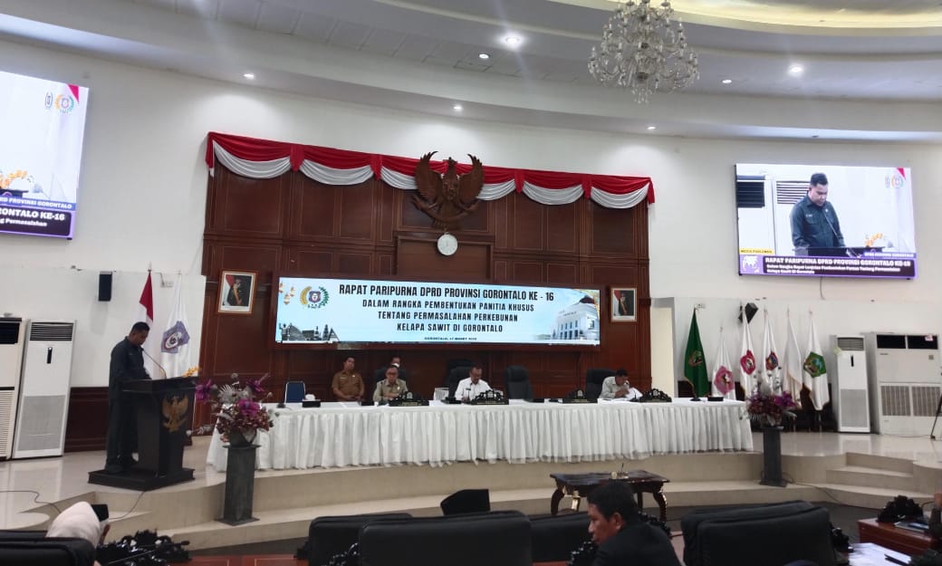 DPRD Provinsi Gorontalo yang secara resmi menyepakati pembetukan Panitia Khusus (Pansus) Sawit pada rapat paripurna ke-16 yang digelar pada Senin (17/3/2025). (Foto : Penagar.id/Sucipto Mokodompis)