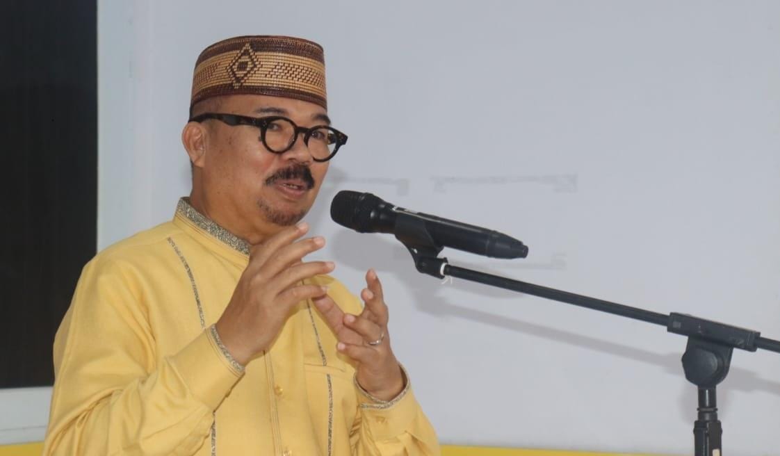 Ketua DPRD Provinsi Gorontalo, Thomas Mopili saat memberikan sambutan pada kegiatan buka bersama pada Senin (17/3/2025). (Foto : Dok. Humas DPRD )