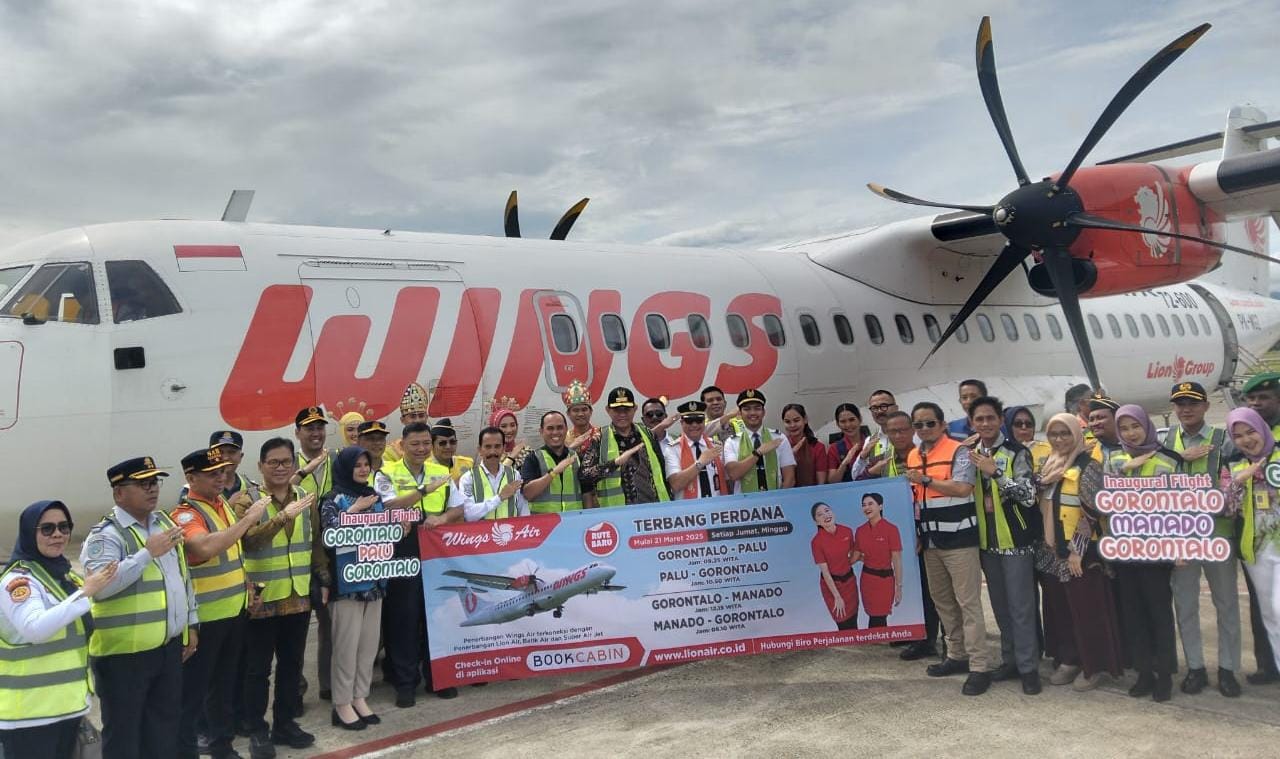 Ketua DPRD Provinsi Gorontalo, Thomas Mopili memberikan apresiasi terhadap beroperasinya kembali maskapai Wings Air.(Foto : Dok. Humas DPRD)