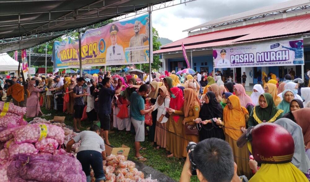 Suasana pelaksanaan pasar murah yang digelar oleh Pemerintah Provinsi Gorontalo. (Foto : Dok. Kominfotik