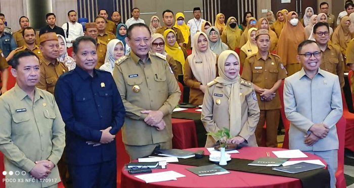 Wakil Ketua DPRD Provinsi Gorontalo, La Ode Haimudin (kanan) saat menghadiri FKP yang membahas rancangan awal RPJMD Provinsi Gorontalo Tahun 2025-2030. (Foto : Dok. Istimewa)
