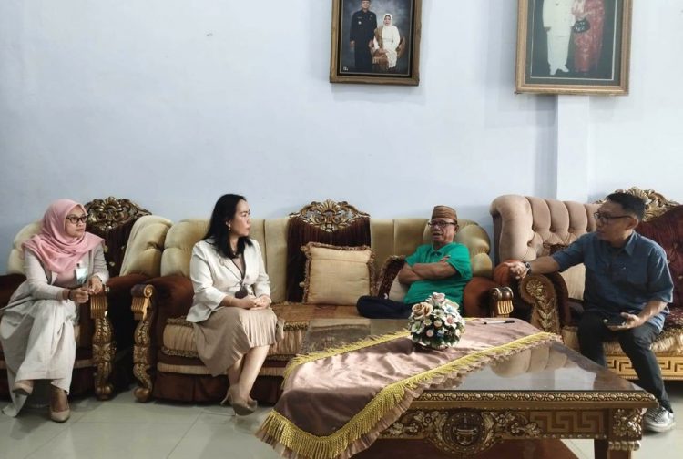 Ismet Mile saat menerima kunjungan Kepala BPJS Ketenagakerjaan Cabang Gorontalo, Widhi Astri Aprillia Nia bersama jajarannya, Rabu (5/3/2025). (Foto : Dok. Kominfo)