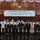 Suasana foto bersama saat Dewan Perwakilan Rakyat Daerah (DPRD) Provinsi Gorontalo menggelar rapat paripurna di ruang Rapat Paripurna DPRD Provinsi Gorontalo, Senin (10/3/2025). (Foto : Humas DPRD)