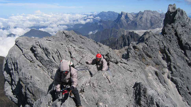 Ilustrasi. Kronologi pendakian Carstensz yang berujung meninggalnya dua pendaki. (Foto : IG / @mountaintrip)