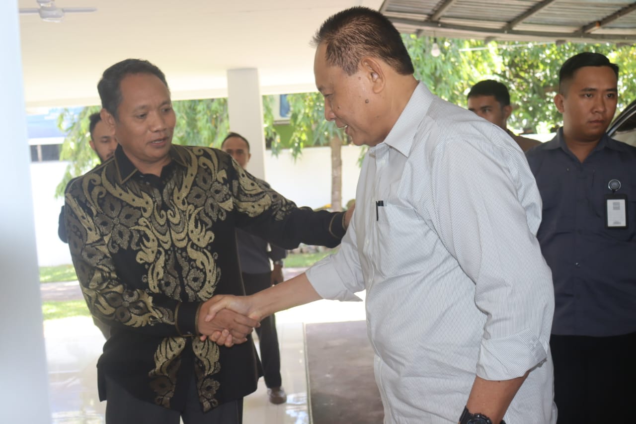Wakil Ketua DPRD Provinsi Gorontalo, Ridwan Monoarfa saat menerima kunjungan silaturahmi Gubernur Gorontalo, Gusnar Ismail pada Kamis (3/4/2025).
