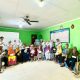Suasana foto bersama saat Mahasiswa Profesi Ners Universitas Negeri Gorontalo memberikan terapi aktivitas kelompok sosialisasi pada lansia di Panti Griya Jannati Pada Selasa, 15 April 2025. (Foto : Dok. Istimewa)