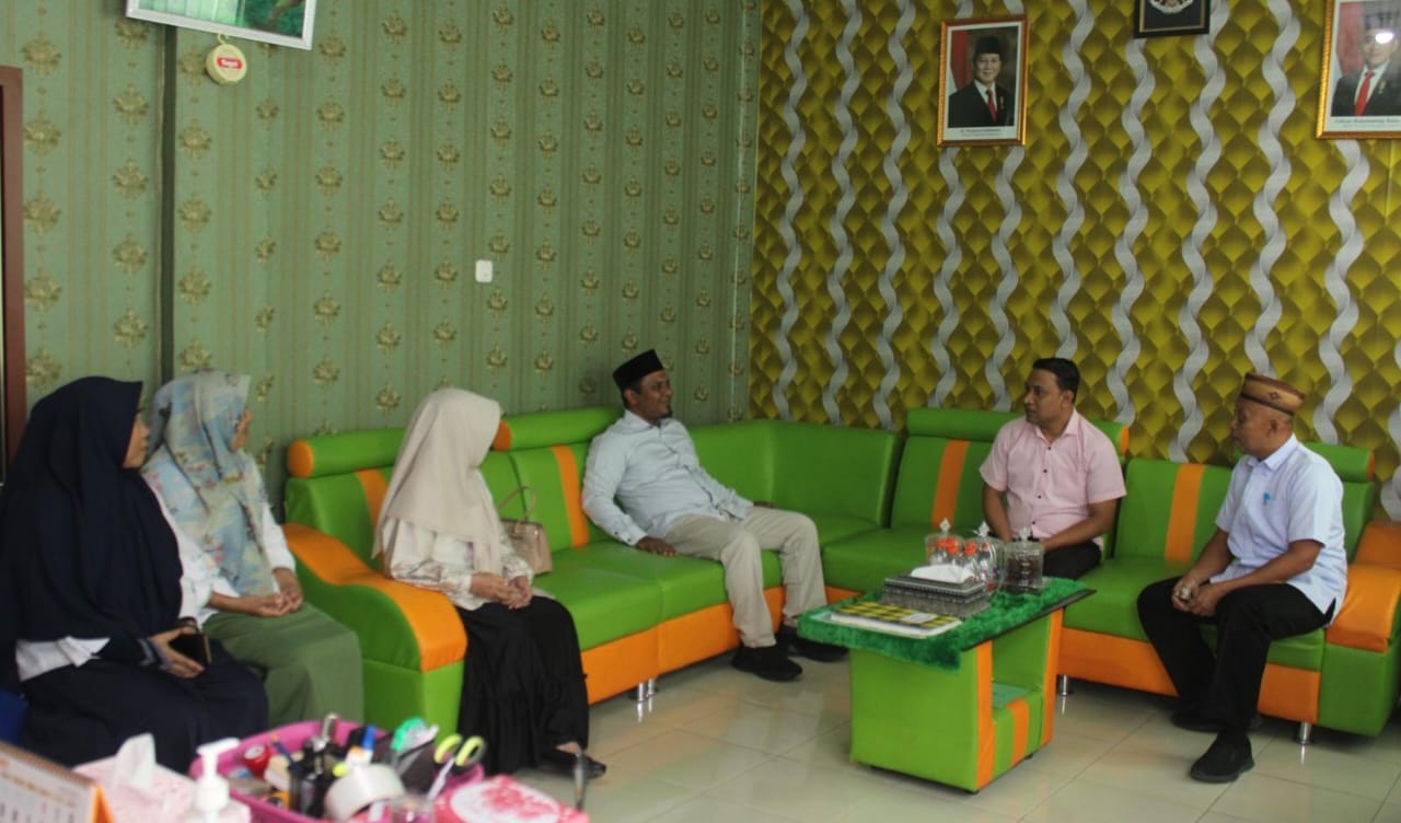 Suasana kunjungan Komisi IV Dewan Perwakilan Rakyat Daerah (DPRD) Provinsi Goronalo di SMA Negeri 1 Paguyaman, Kabupaten Boalemo, Kamis (17/4/2025). (Foto : Dok. Humas DPRD)