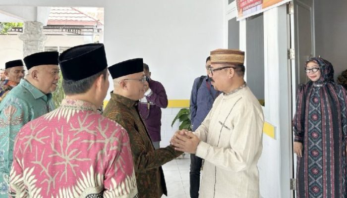 Momen Idul Fitri, Thomas Mopili Terima Silaturahmi Bupati dan Wabup Gorontalo 