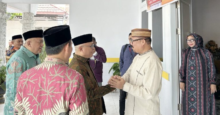 Thomas Mopili Sambut Silaturahmi Bupati dan Wakil Bupati Gorontalo di Momen Idul Fitri. (Foto : Dok. Istimewa)