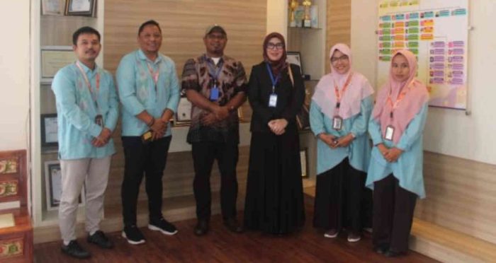 Komisi IV DPRD Provinsi Gorontalo saat melakukan kunjungan kerja di Puskesmas Kabila.(Foto: Humas DPRD)