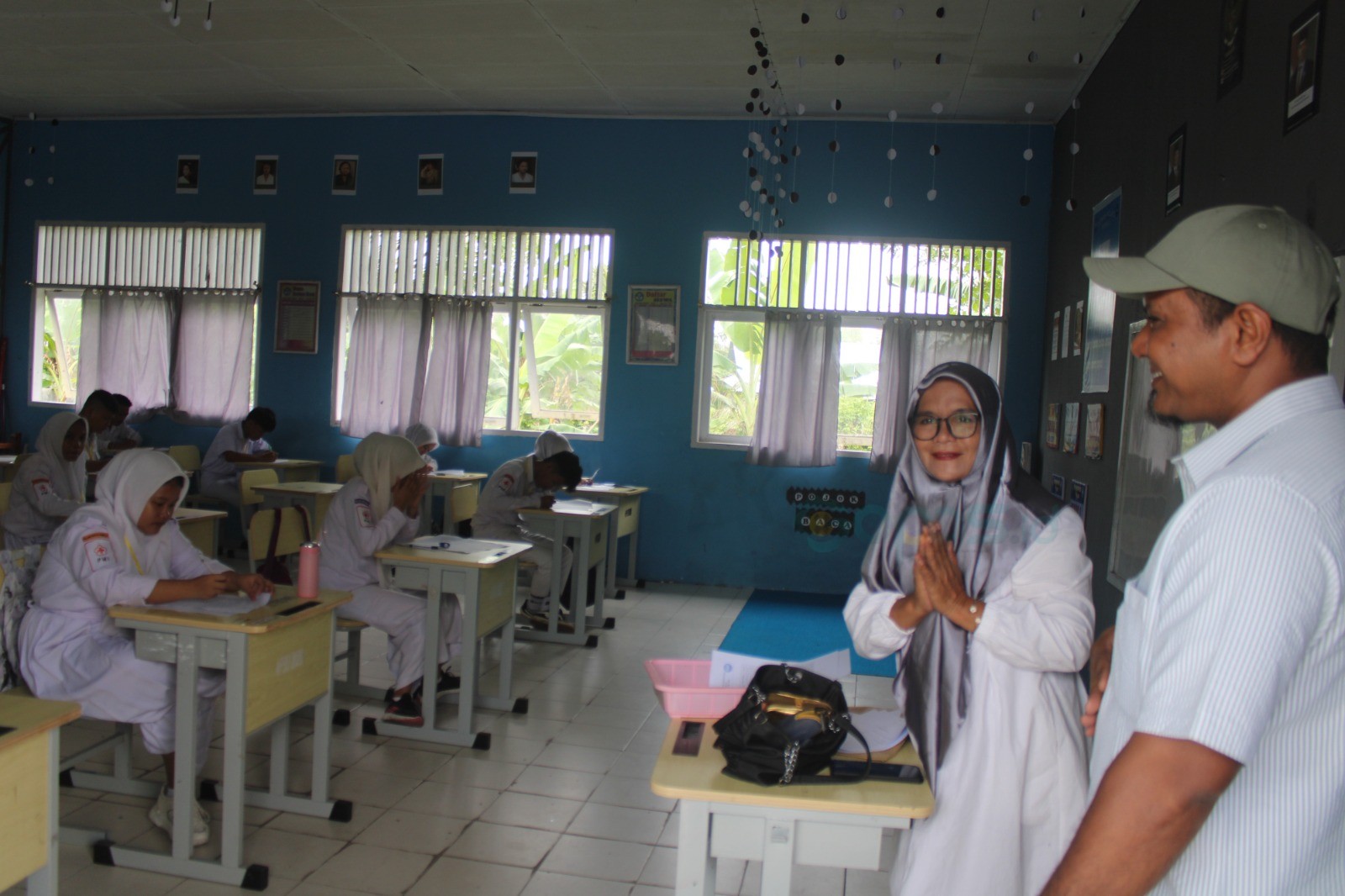 Komisi IV DPRD Gorontalo Pantau Langsung Ujian ASSAJ di SMA Negeri 1 Paguat.(Foto : Dok. Ist.)